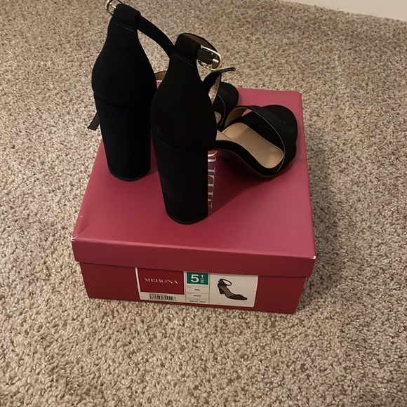 High heels - Picture 2 of 3